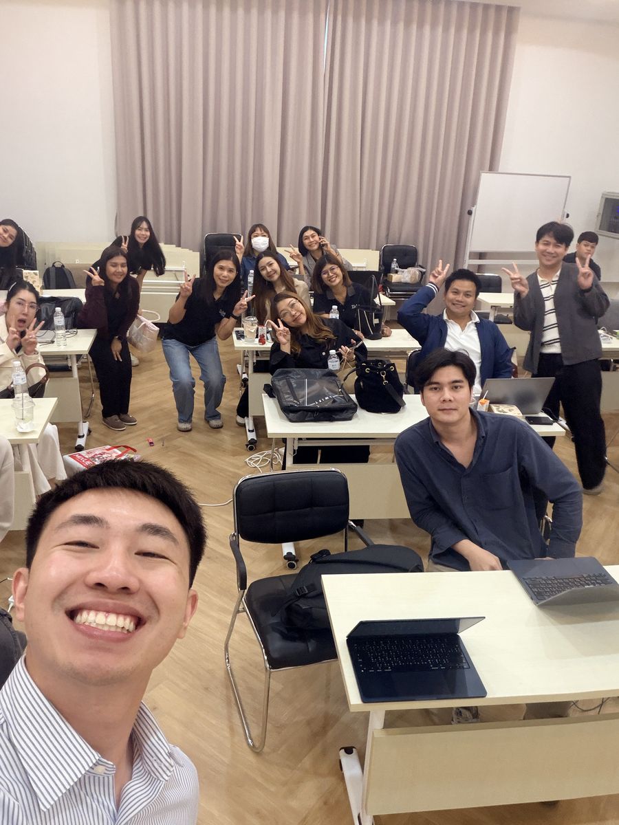 ปัน ณัฐพัชร์ เซลฟี่กับทีม UD Clinic หลังจบคลาส